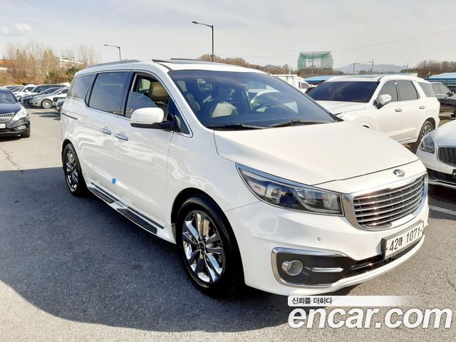 Kia Carnival 9-seater Prestige — пробег 180 000 км — фото 3 из 5
