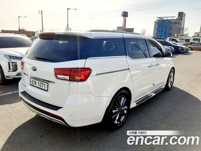 Kia Carnival 9-seater Prestige — пробег 180 000 км — фото 4 из 5