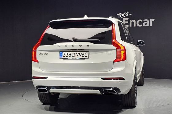 Volvo XC90 T8 R-Design Hybrid — пробег 83 737 км — фото 4 из 5