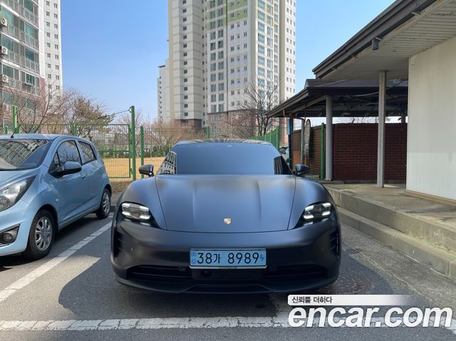 Porsche Taycan GTS — пробег 37 500 км — фото 2 из 5