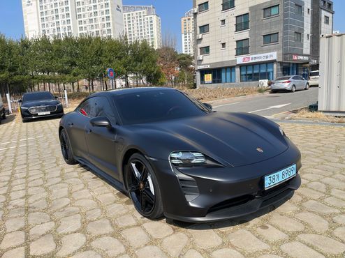 Porsche Taycan GTS — пробег 37 500 км — фото 5 из 5