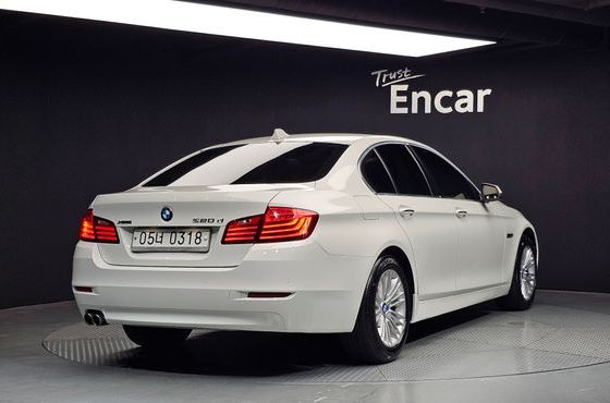 BMW 5-Series 520d xDrive — пробег 77 203 км — фото 2 из 5