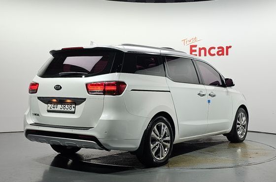 Kia Carnival 9-seater Prestige — пробег 187 012 км — фото 2 из 5