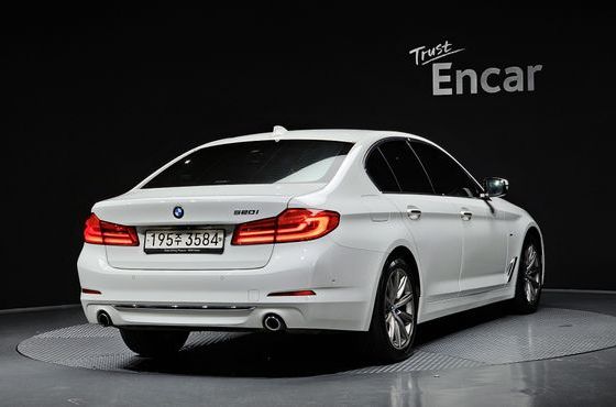 BMW 5-Series 520i Luxury — пробег 81 113 км — фото 2 из 5