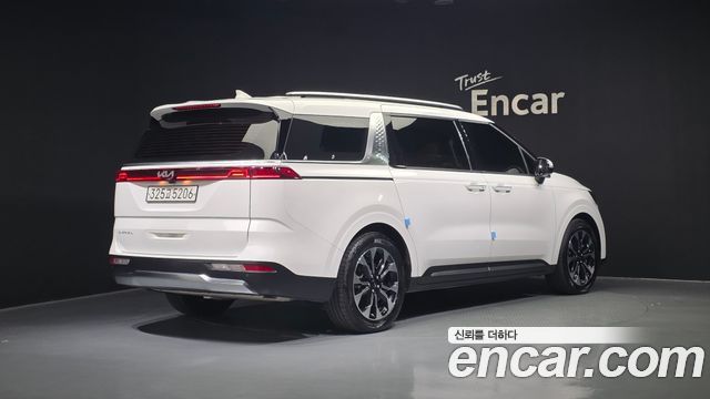 Kia Carnival 9-Seater Signature — пробег 76 188 км — фото 2 из 5