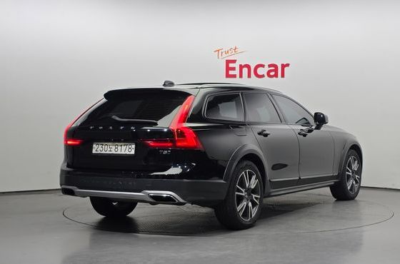 Volvo V90 T5 Pro AWD — пробег 121 976 км — фото 2 из 5