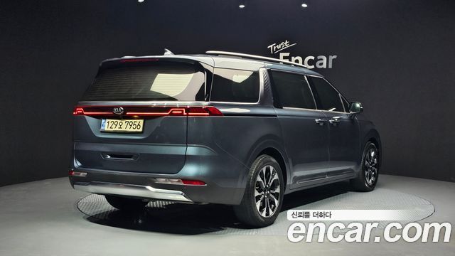 Kia Carnival 9-Seater Signature — пробег 83 020 км — фото 2 из 5