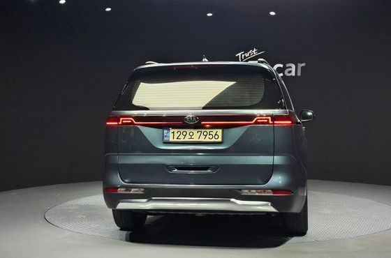 Kia Carnival 9-Seater Signature — пробег 83 020 км — фото 4 из 5