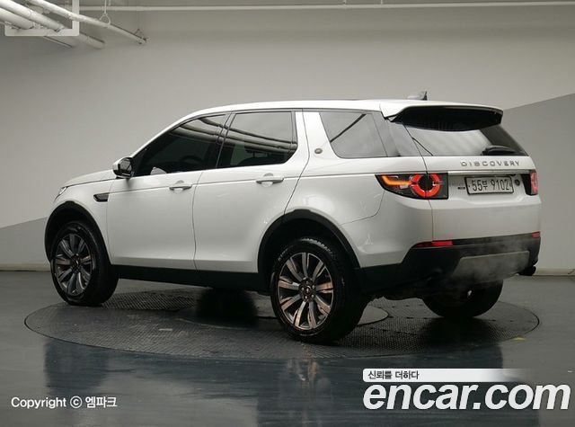 Land Rover Discovery Sport 2.0 TD4 HSE Luxury — пробег 144 761 км — фото 2 из 5