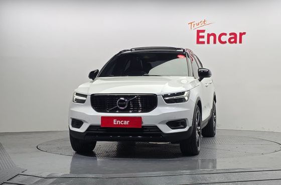 Volvo XC40 T4 R-Design — пробег 137 097 км — фото 3 из 5