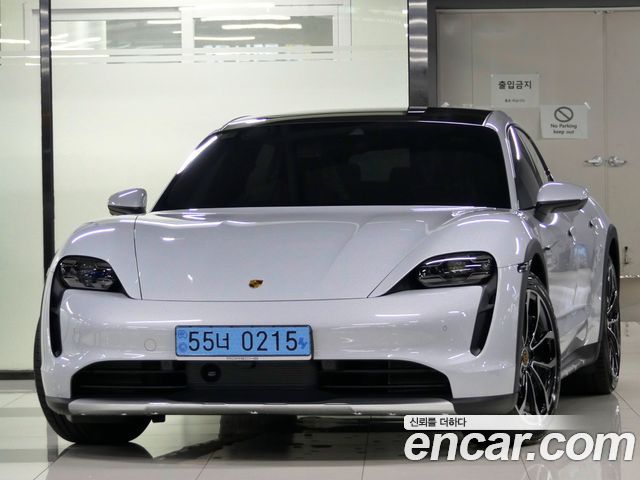 Porsche Taycan 4S Cross Turismo — пробег 4 200 км — фото 1 из 5