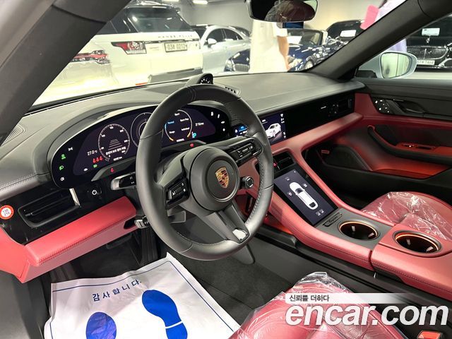 Porsche Taycan 4S Cross Turismo — пробег 4 200 км — фото 4 из 5