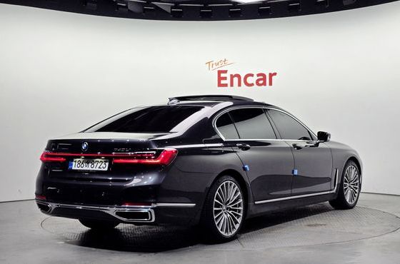 BMW 7-Series 740Li xDrive Design Pure Excellence — пробег 139 400 км — фото 2 из 5