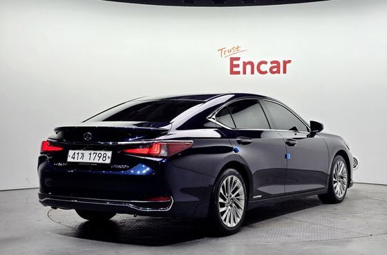 Lexus ES Luxury Plus — пробег 109 808 км — фото 2 из 5