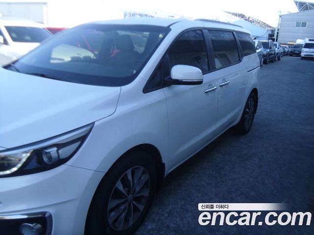 Kia Carnival 9-seater Luxury — пробег 206 209 км — фото 2 из 5