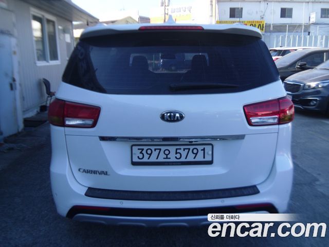 Kia Carnival 9-seater Luxury — пробег 206 209 км — фото 4 из 5