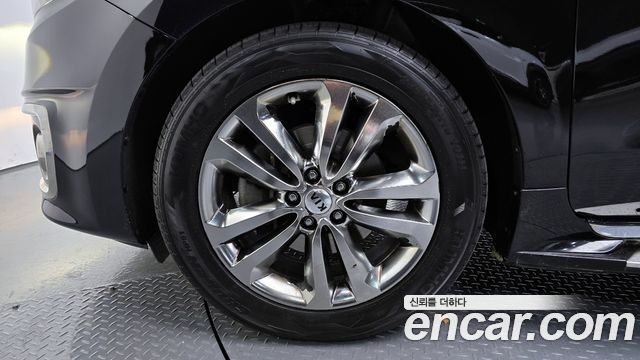 Kia Carnival 7-seater Limousine VIP — пробег 185 484 км — фото 5 из 5