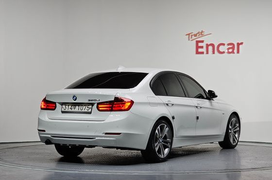 BMW 3-Series 320d Sport — пробег 79 970 км — фото 4 из 5