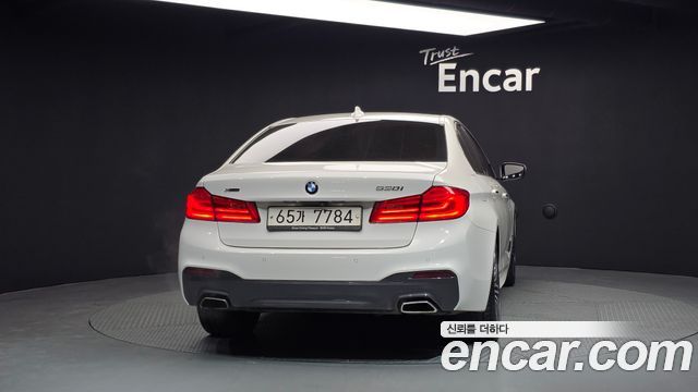 BMW 5-Series 530i xDrive M Sport Package Plus — пробег 111 280 км — фото 4 из 5