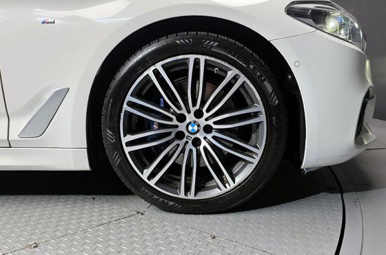 BMW 5-Series 530i xDrive M Sport Package Plus — пробег 111 280 км — фото 5 из 5