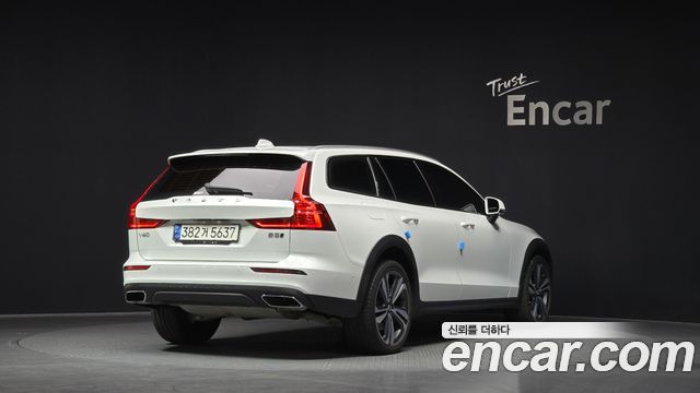 Volvo V60 B5 Pro AWD — пробег 58 005 км — фото 2 из 5