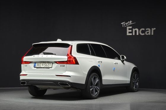 Volvo V60 B5 Pro AWD — пробег 58 005 км — фото 2 из 5