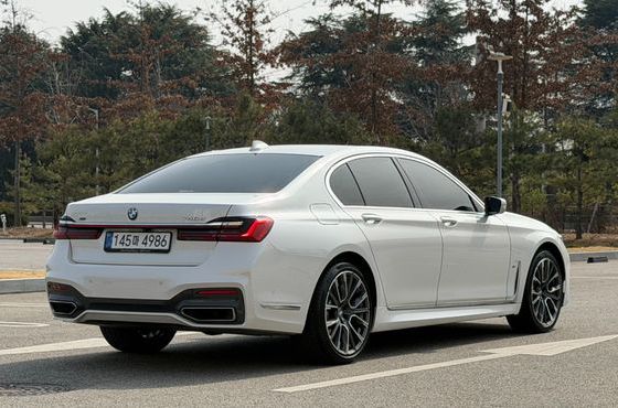 BMW 7-Series 740d xDrive M Sport — пробег 108 622 км — фото 2 из 5