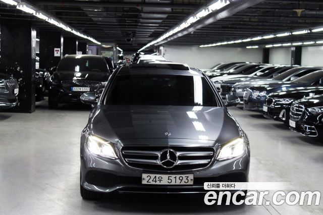 Mercedes-Benz E-Class E300 4MATIC Avnatgarde — пробег 88 400 км — фото 2 из 5