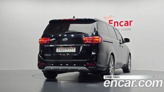 Kia Carnival из Кореи Encar