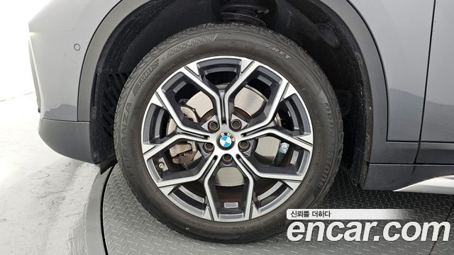 BMW X1 xDrive 20i xLine — пробег 22 422 км — фото 5 из 5