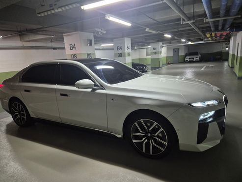 BMW i7 eDrive 50 M Sport — пробег 94 500 км — фото 4 из 5