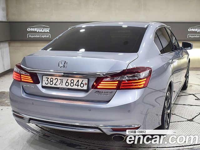 Honda Accord 2.4 9th — пробег 82 000 км — фото 2 из 5
