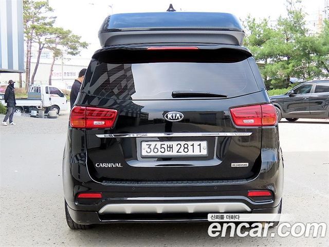 Kia Carnival 9-Seater Hi-Limousine Prestige — пробег 256 046 км — фото 4 из 5