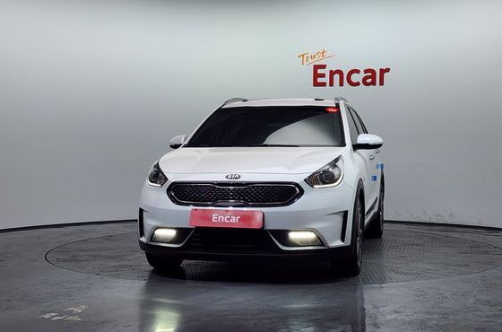 Kia Niro Prestige — пробег 124 520 км — фото 3 из 5