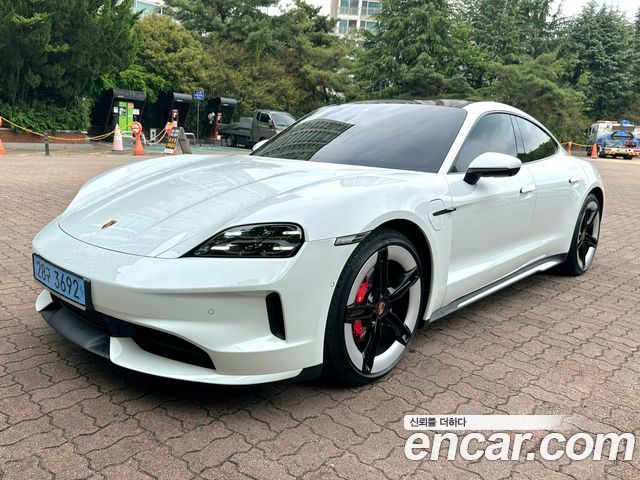 Porsche Taycan 4S — пробег 12 000 км — фото 1 из 5