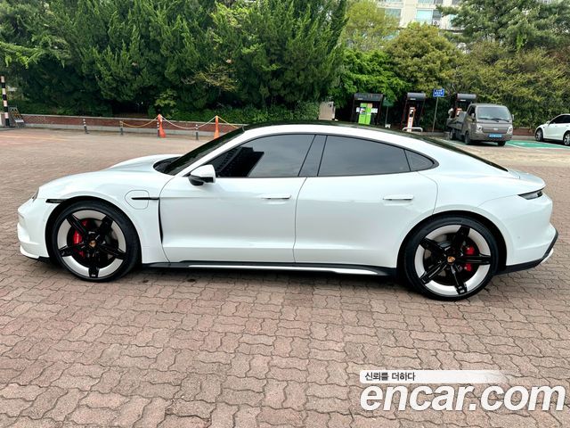 Porsche Taycan 4S — пробег 12 000 км — фото 3 из 5