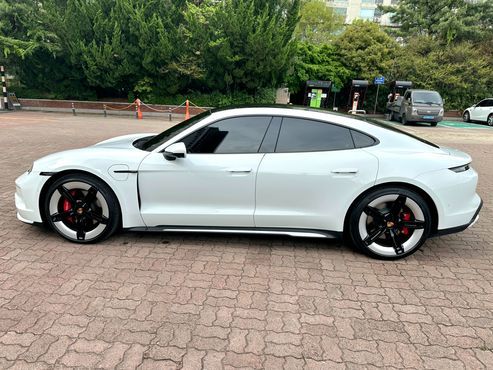 Porsche Taycan 4S — пробег 12 000 км — фото 3 из 5
