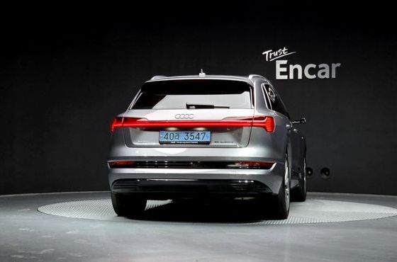 Audi e-tron 55 Quattro — пробег 60 180 км — фото 4 из 5