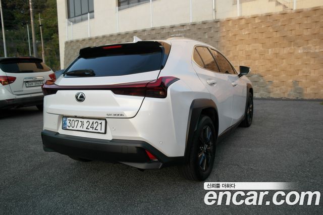 Lexus UX 2.0 2WD — пробег 26 930 км — фото 4 из 5