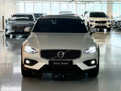 Volvo V60 B5 Ultra AWD — пробег 4 280 км — фото 3 из 5