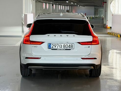 Volvo V60 B5 Ultra AWD — пробег 4 280 км — фото 4 из 5