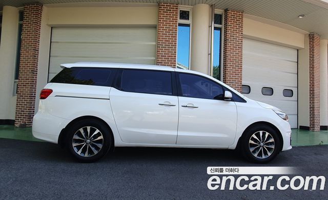 Kia Carnival 9-seater Luxury — пробег 153 744 км — фото 4 из 5