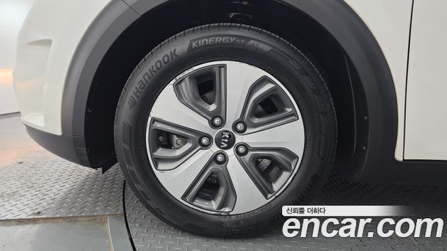 Kia Niro Prestige — пробег 242 278 км — фото 5 из 5
