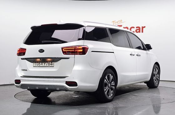 Kia Carnival 9-Seater Luxury — пробег 145 291 км — фото 2 из 5
