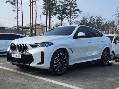 BMW X6 xDrive40i M Sport — пробег 2 050 км — фото 1 из 5