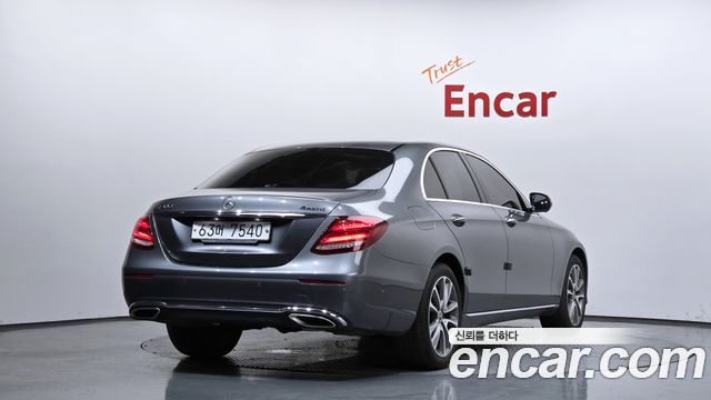 Mercedes-Benz E-Class E300 4MATIC Avnatgarde — пробег 59 876 км — фото 2 из 5
