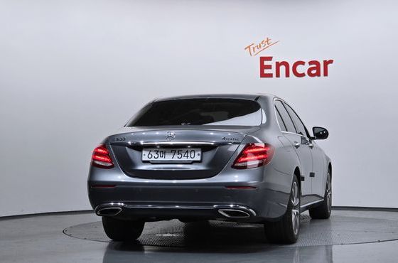 Mercedes-Benz E-Class E300 4MATIC Avnatgarde — пробег 59 876 км — фото 4 из 5