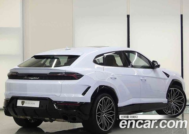 Lamborghini Urus из Кореи Encar