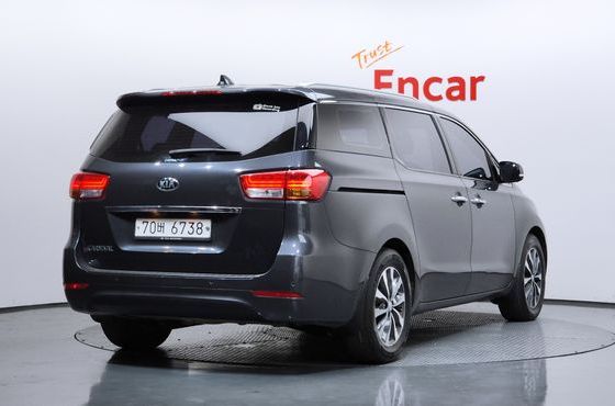 Kia Carnival 11-seater Prestige — пробег 100 196 км — фото 2 из 5