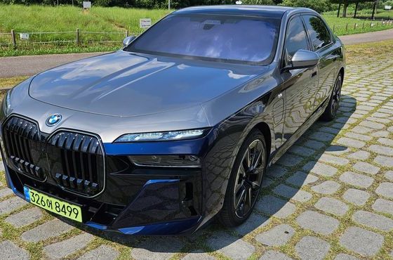 BMW 7-Series 750e xDrive M Sport — пробег 5 990 км — фото 2 из 5